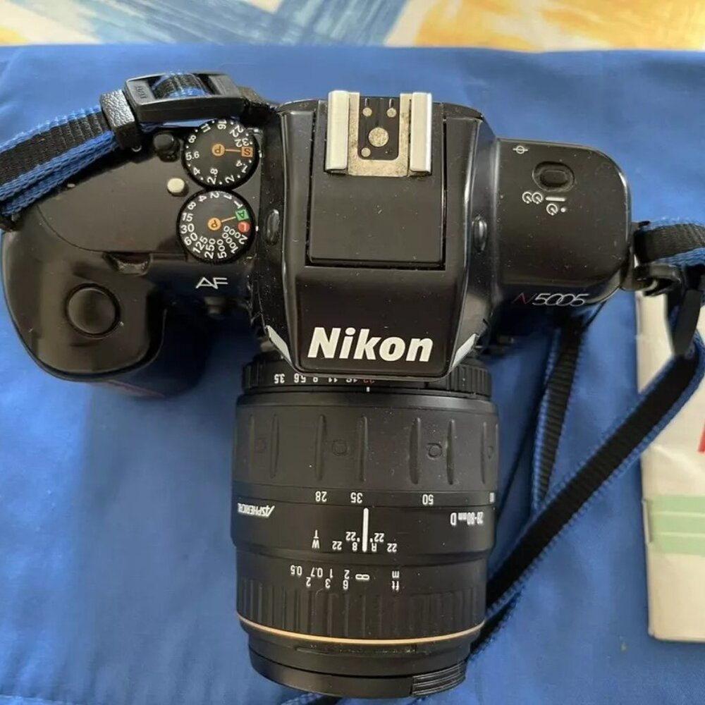 REDUCED Nikon N5005 35mm AF Film Camera w/ Lens Cap and Strap 28-80mm